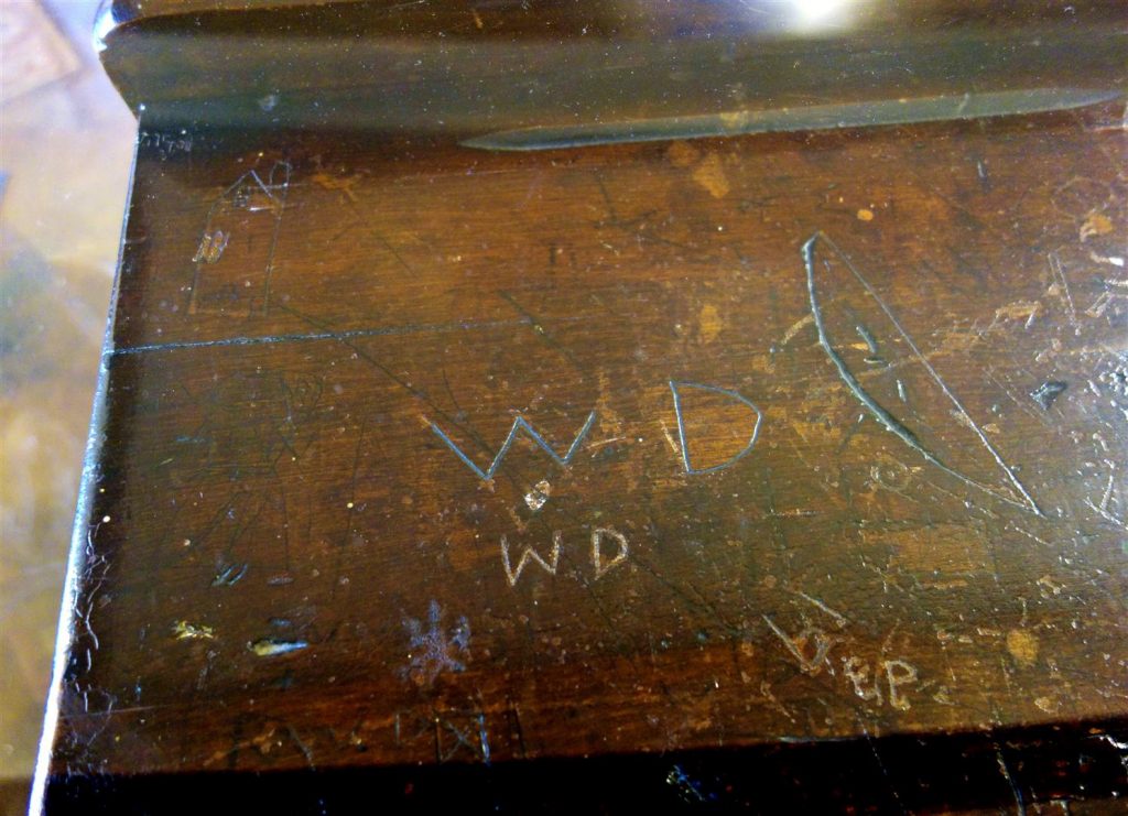 Walt Disney's Elementary School Desk | FindingWalt.com